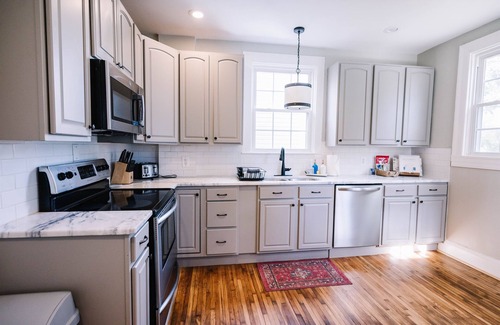 Danville Casa | The Marshall House- 1920's Charm close to Averett & Casino