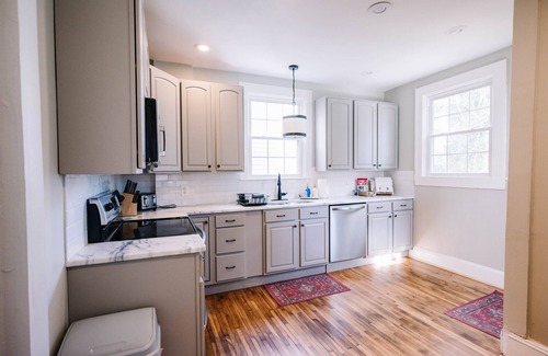 Danville Casa | The Marshall House- 1920's Charm close to Averett & Casino