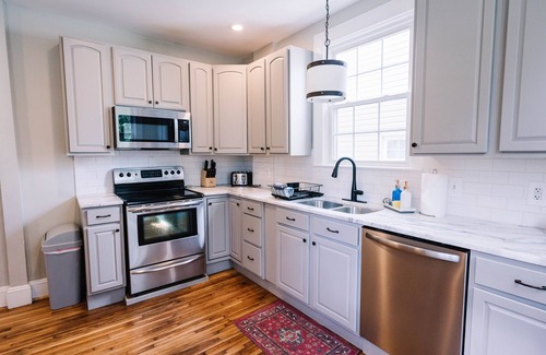 Danville Casa | The Marshall House- 1920's Charm close to Averett & Casino