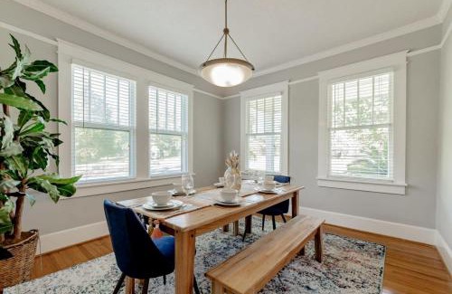 Eau Claire Casa | The Marvelous Miss Margrave-Close to USC- Jackson-Zoo