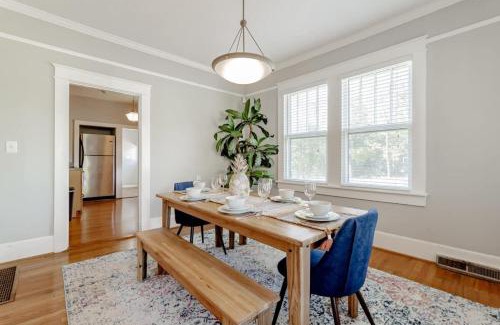 Eau Claire Casa | The Marvelous Miss Margrave-Close to USC- Jackson-Zoo