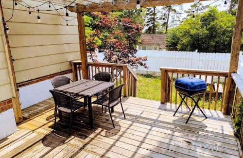 Eau Claire Casa | The Marvelous Miss Margrave-Close to USC- Jackson-Zoo
