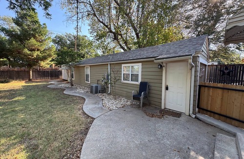 Tech Terrace Casa | The Matador Cottage Near TTU (Back House Only)