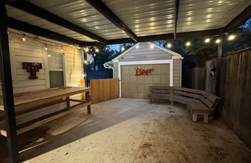 Tech Terrace Casa | The Matador Cottage Near TTU (Back House Only)