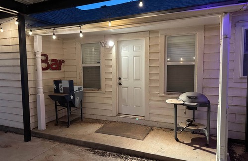 Tech Terrace Casa | The Matador Cottage Near TTU (Back House Only)