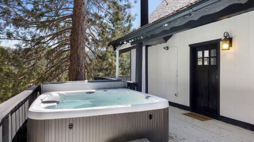 Crestline Casa | The Matterhorn Manor by AvantStay Harry Potter Inspired A-Frame Home w Hot Tub Views