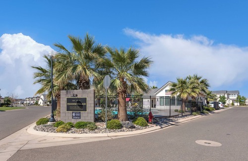 Washington Fields Casa | The Maverick|Resort Amenities, PlayStation, Grill, and more!