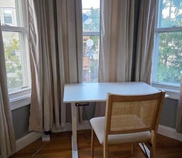 Chelsea Apartamento | The Maverick Upstairs - NEW! - Lux Apartment - 2 Miles From Airport & Downtown Boston