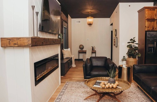 Leitchfield Apartamento | The McKinzie Penthouse! newly renovated 2-King bedroom / 2-bathroom.