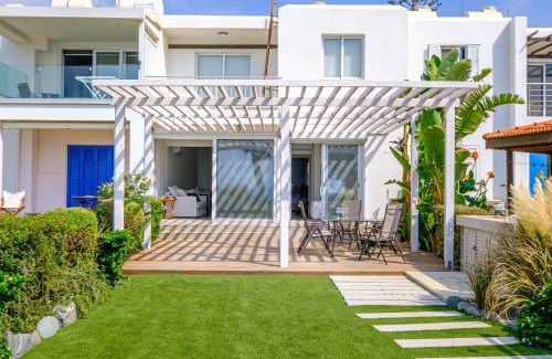 Pervolia Casa | The MedView Garden House