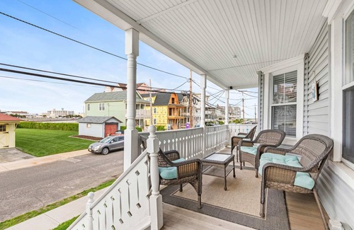 Ocean Grove Casa | The Melrose, 3A - Queen Bed & Bath: Romantic Getaway, Steps from the Beach, Cozy