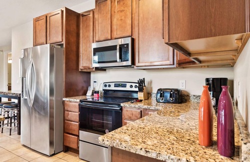 West Kissimmee Casa | The Memory Box - Eight Bedroom House, Sleeps 20