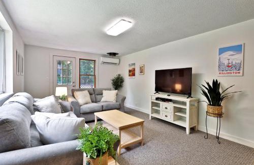 East Haven  Rutland County Casa | The Mendon Cottage - Charming Vermont Home Close to Pico, Ski Rental Deals!