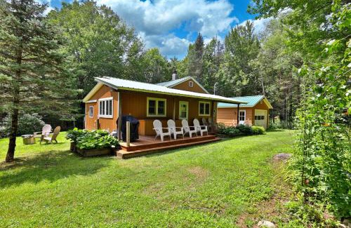 East Haven  Rutland County Casa | The Mendon Cottage - Charming Vermont Home Close to Pico, Ski Rental Deals!