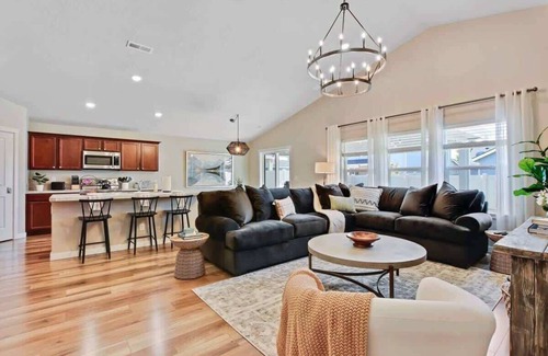 Meridian Casa | The Meridian Manor | Private 4 Bedroom Home