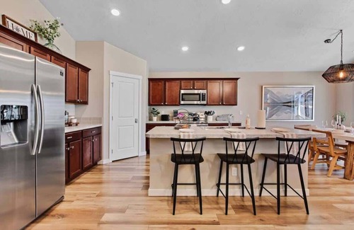 Meridian Casa | The Meridian Manor | Private 4 Bedroom Home