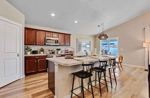 Meridian Casa | The Meridian Manor | Private 4 Bedroom Home