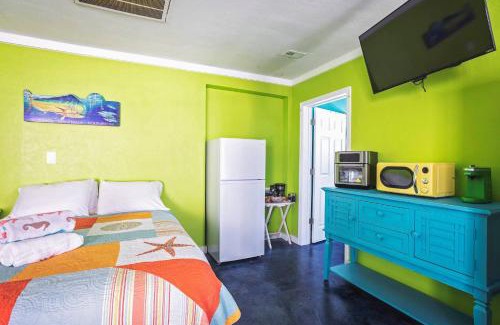 New Port Richey Estates Apartamento | The Mermaid on the Cotee River