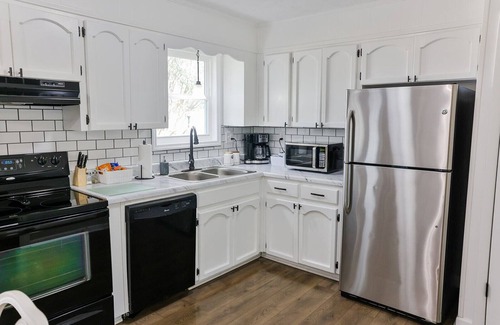 Oxford Casa | The Merrimac House: Cute, Cozy and very Convenient to I-20 in Oxford, Al.