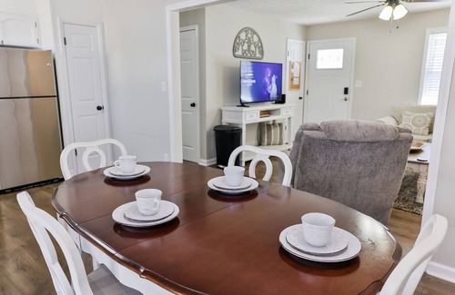 Oxford Casa | The Merrimac House: Cute, Cozy and very Convenient to I-20 in Oxford, Al.