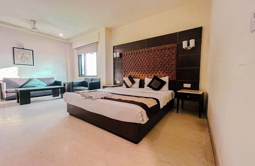 Paharganj Hotel | The Metropolis Guest House Near RK Ashram Metro Station
