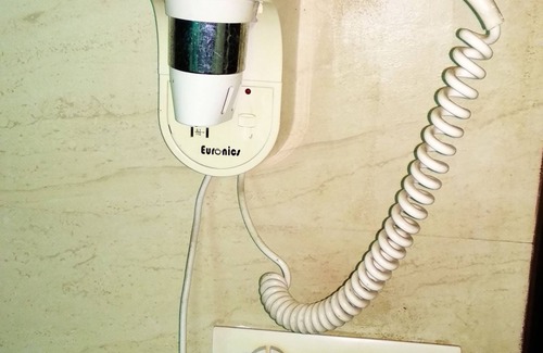 Paharganj Hotel | The Metropolis Guest House Near RK Ashram Metro Station