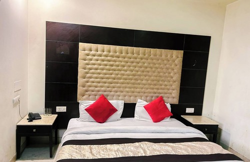 Paharganj Hotel | The Metropolis Guest House Near RK Ashram Metro Station
