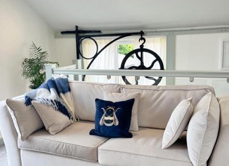 Petworth Casa | The Mews Pet Friendly and Parking