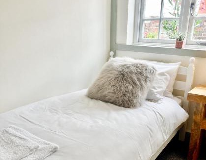 Petworth Casa | The Mews Pet Friendly and Parking