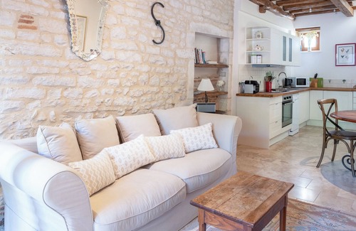 Puligny-Montrachet Apartamento | The Mews, Puligny-Montrachet. Confort, encanto, alegre, granero restaurado, 2 plazas.