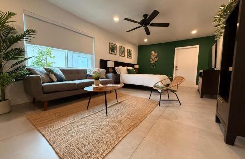 West Little Havana Apartamento | The Miami Tropic Suite - Private Stay with Free Parking in the Heart of Miami