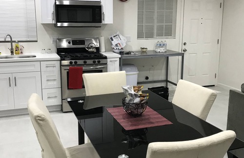 Valley Glen Casa | The Mickey Mouse House on Murietta