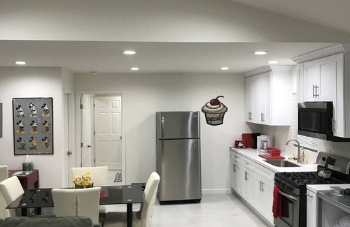 Valley Glen Casa | The Mickey Mouse House on Murietta