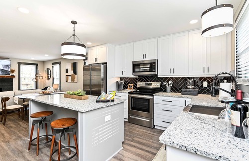 Sans Souci Casa | The Mid-Mod 3 Miles to Downtown / Furman!