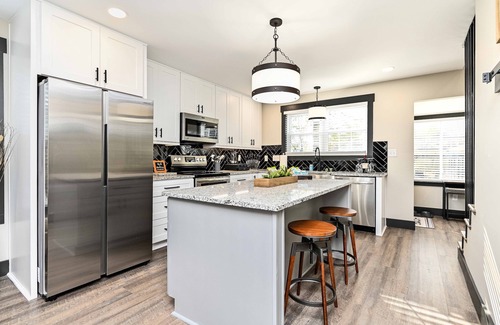Sans Souci Casa | The Mid-Mod 3 Miles to Downtown / Furman!