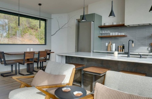 Horse Shoe Casa | The Middle Dogwoods at Vineyard Gap