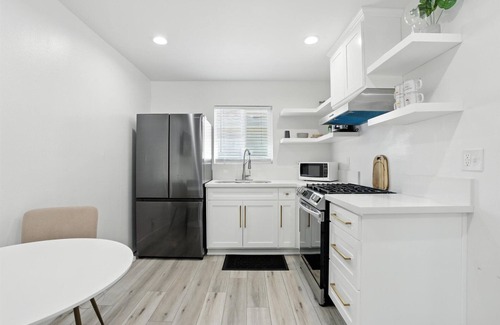Southeast Torrance Casa | Charming 1 bedroom house in delightful Torrance with WiFi, AC