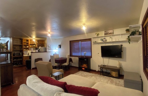 Kalispell Cabina | The Migration Haven! Charming 2-bedroom cabin in wonderful Somers with WiFi