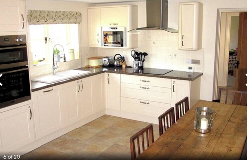 Devizes Cabaña | The Milk House, beautiful dairy cottage, pet friendly and beautiful views