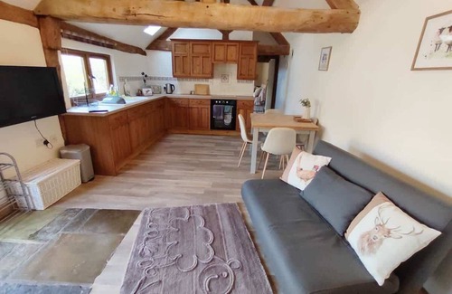 Alcester Cabaña | The Milking Parlour - Cottage within farm grounds