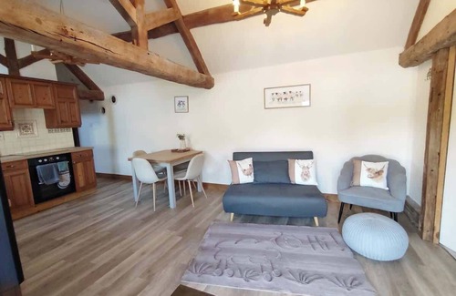 Alcester Cabaña | The Milking Parlour - Cottage within farm grounds