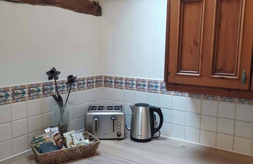 Alcester Cabaña | The Milking Parlour - Cottage within farm grounds