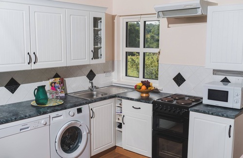 Ashford Apartamento | The Milking Parlour Self Catering first floor 3 Bedroom Apartment.