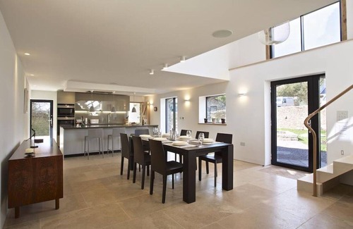 Kingsbridge Cabaña | The Milking Shed