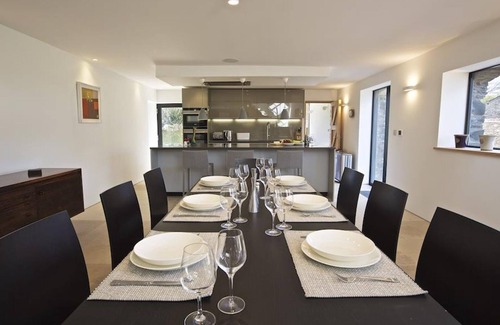 Kingsbridge Cabaña | The Milking Shed