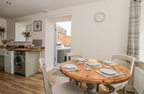 Thornicombe Cabaña | THE MILL, pet friendly, with hot tub in Blandford Saint Mary