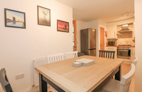 Stalham Cabaña | THE MILL STONES, family friendly, with a garden in Stalham