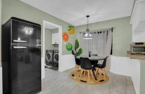 Deer Park Casa | The Millionaire club-amazing pool- Hot tub - outdoor shower & bar-5BR-game room