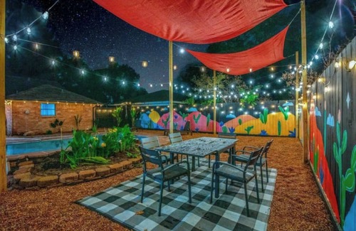 Deer Park Casa | The Millionaire club-amazing pool- Hot tub - outdoor shower & bar-5BR-game room