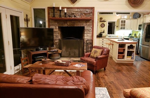 Highlands Cabina | The MillStone Cabins *Highlands 2 Cabins on Fly Fishing River